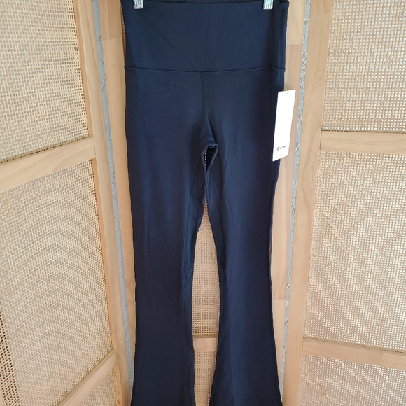 NWT LULULEMON ALIGN MINI FLARE PANT REGULAR BLACK SIZE 6